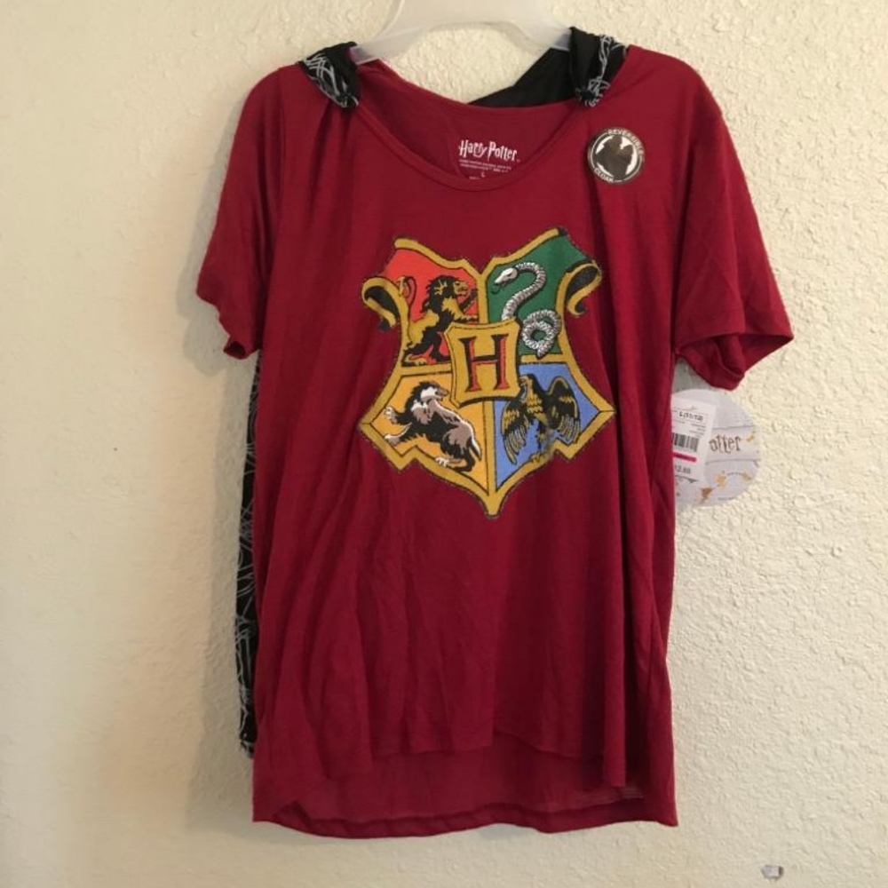 NWT Harry Potter Tee Shirt w Cloak Junior Large